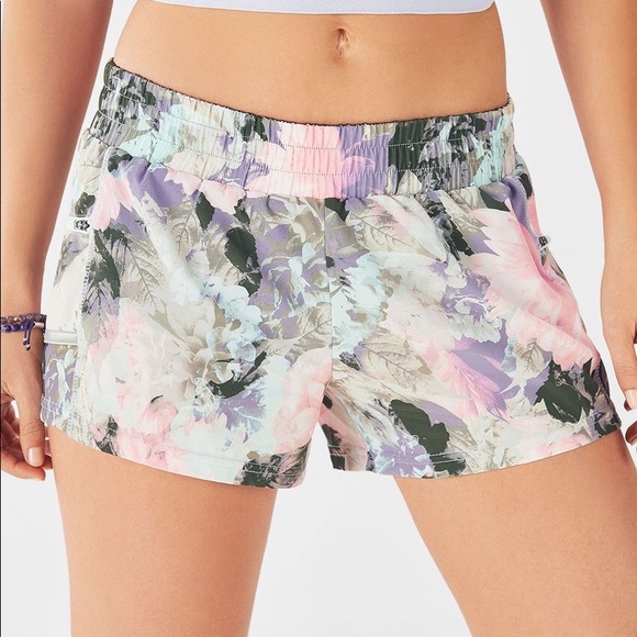 Fabletics Shorts with pockets in Secret Garden Print sz. M - Picture 1 of 10